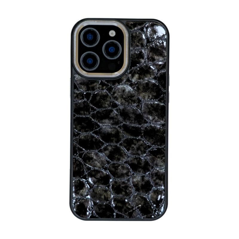 قاب گوشی آیفون 16 پرو مکس دور دوربین رینگ فلزی کد چرم PL19 برند صنایع چرم پیری